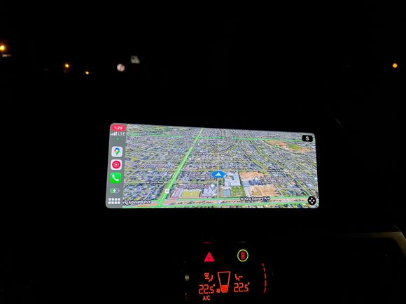 Impressive graphics of the screen using Apple CarPlay 
