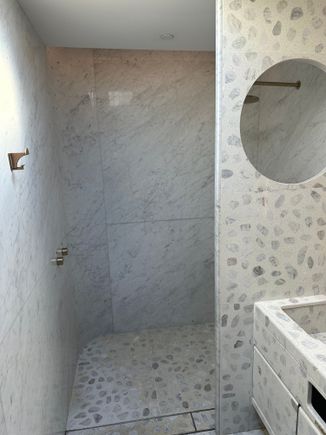 Qantas First lounge shower SIN