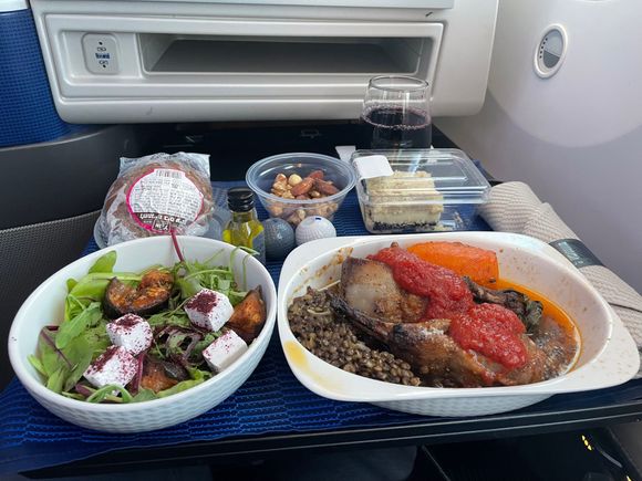 Arrived without foil, sauce distributed from tin by FA.