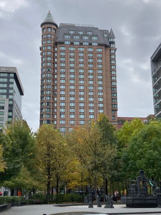 A very nice clean and leafy park opposite the hotel's main entrance, to the left is Montreal's convetion centre. This photo was taken from Avril: a biological supermarket catering to your self aware food needs https://www.avril.ca/fr/avril-montreal