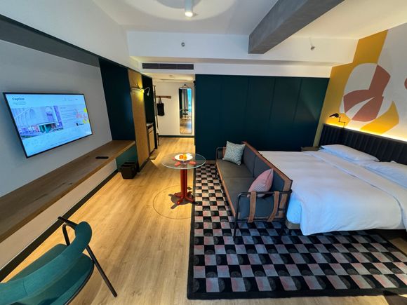 The second “deluxe room” I got, clearly the larger room with double vanity too