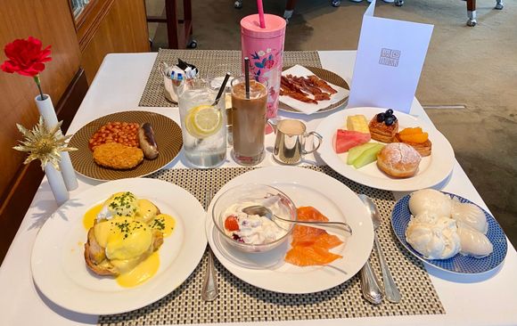 Breakfast 