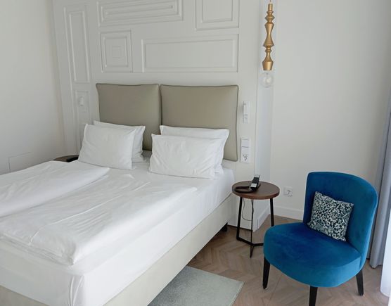 Another angle of the bed in the Hotel Indigo in Dresden 