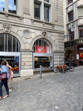 A Red Wings banner in Zurich! Awesome!