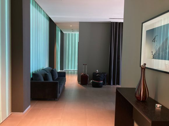 Ante chamber hall : through to kitchen, right to dining area