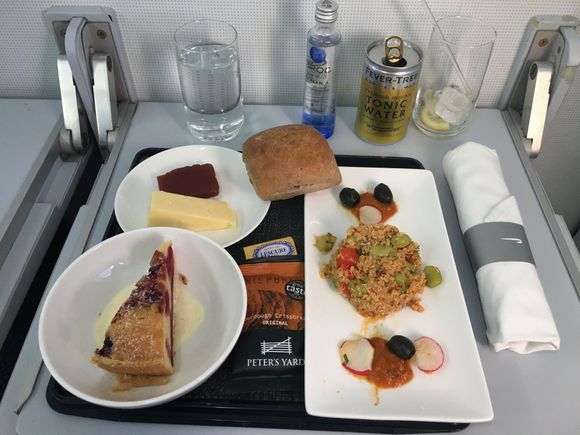I was given this by accident having ordered a VLML on the LGW-SVQ on Fri 26 Nov. The only difference to the actual VLML was that it had cold roasted veg as the starter. 