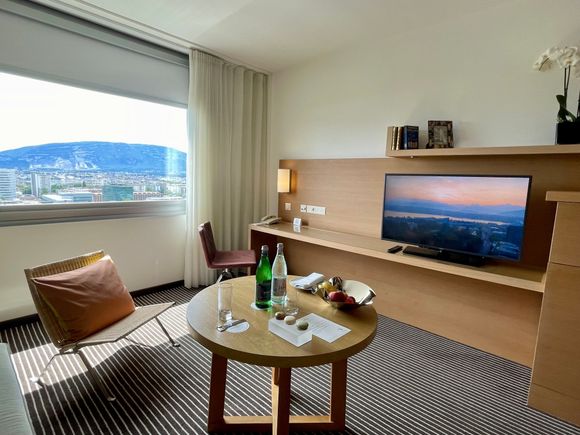 One bedroom suite Geneva lake view
