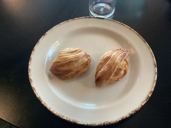 I’m now addicted to pea and cheese pastizzi from the breakfast buffet. Shovelled a few down in La Valette lounge at MLA while we waited for our flight.