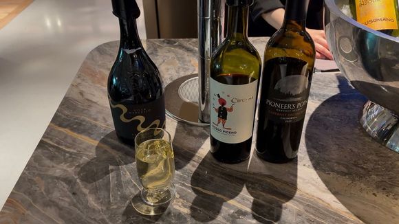 Prestige Lounge East prosecco