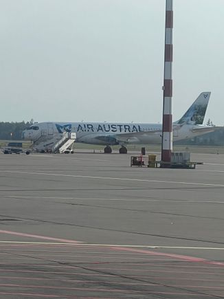 An engineless A220-300
