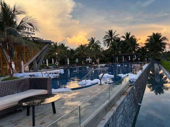 Beach Side Pool and Bar