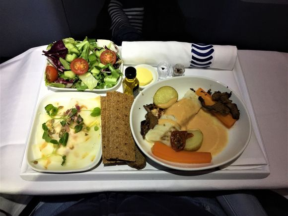 Who in their right mind thinks that one-tray service is fine for 11 hours daytime flight? Appetiser was celery with Västerbotten cheese, main cod with crayfish sauce. Nothing on this tray really impressed me.C