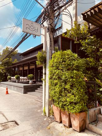 Entrance to Hotel Loy