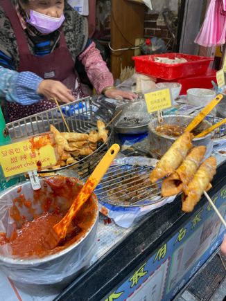 A famous Tamsui specialty - "shrimp rolls" - which are essentially ground pork, chives, and shrimp rolled into a wonton wrapper and fried
