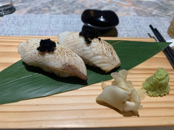 Hamachi nigiri