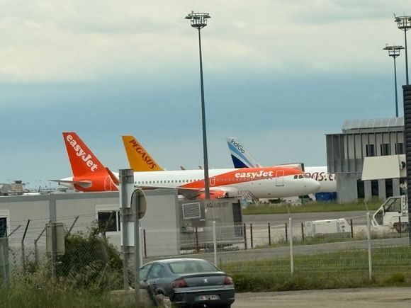 easyJet / Pegasus / IndiGo awaiting delivery