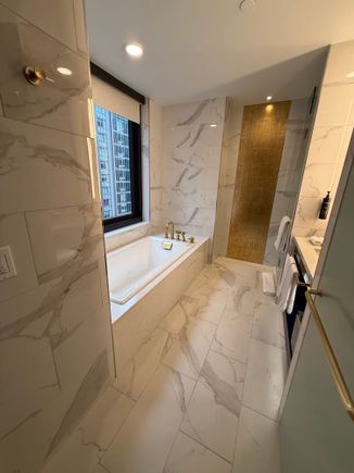 Deluxe king bathroom