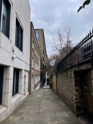 lane to 3rd floor entry which is conf rooms/easier to get out towards St Pauls
