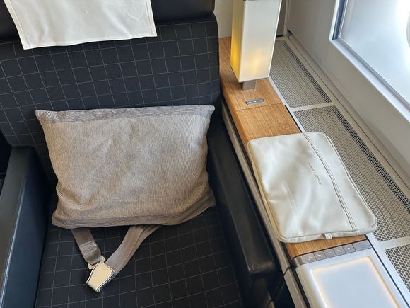 And once again the red kit evades me. Got the white iPad kit again. Is the pillow maybe new to this refresh?