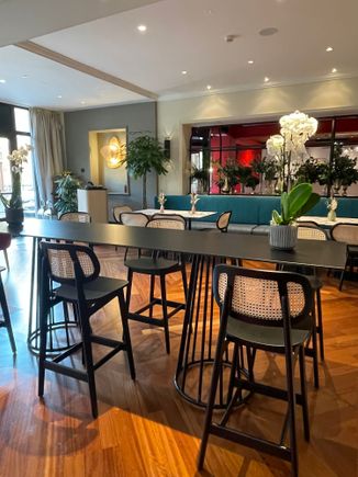 Lobby bar