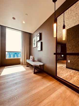 Spacious corner room