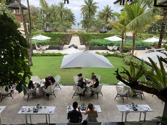 Smokers are still welcome and are accomodated during breakfast at the outdoor alun alun square for those craving a niccotine macchiatto start 
