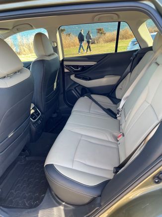 Rear seat legroom 