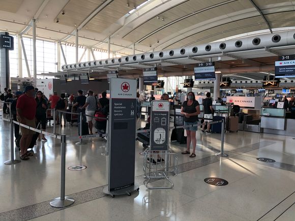 A rather busy check-in area at YYZ T1 Domestic.