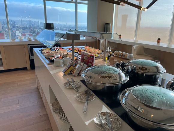 Lounge Breakfast