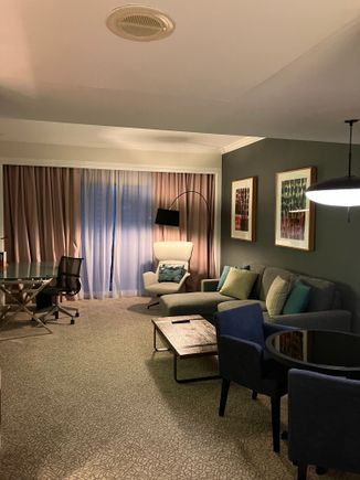 Suite living room