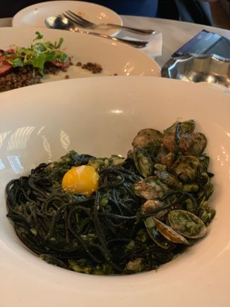 Melting Shop in Cheong Dam Dong. This restaurant has been featured in numerous TV shows and its one of my favorite Korean/Italian Fushion. This is Meseng Seaweed and Clam Pasta 