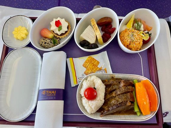 TG biz meal BKK-SIN