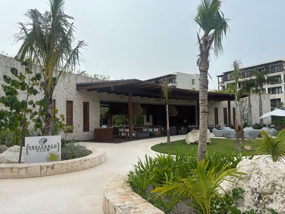 Preferred Club Lounge