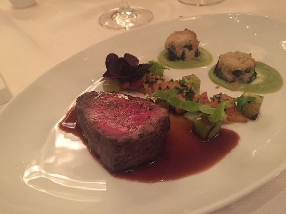 Wagyu, chanterelles, sauce Bordelaise