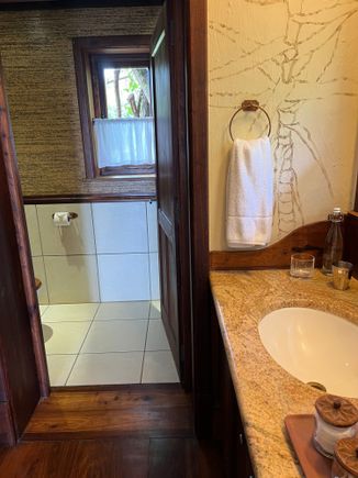 Sink (was double sink) + vanity + toilet