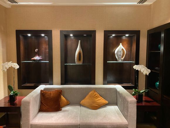 Sitting area in the club lounge