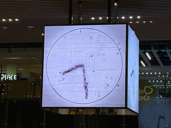 Also noticed the graphics on the clock are new (or at least not noticed before). The previous one was genuinely done by hand so the guy spent at least 12 hrs drawing every minute. Looks like this one as well but not sure