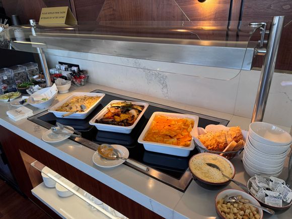 The food selection in the lounge in the evening was sufficient to replace dinner. 