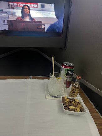 Pre meal beverage service round