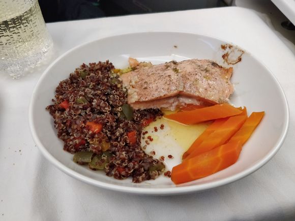 Not overcooked salmon, a really good (eggy?) sauce and a brave risotto style stuff. Damn good again!