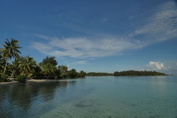 View on Motu Fareone and Motu Tiahura