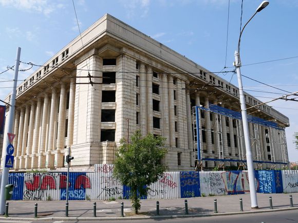 Abandoned government construction. Not an uncommon sight here.