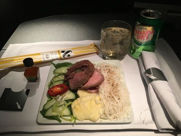 AA "Flagship First" - B777-200
FCO-ORD
Second Service - Thai Beef Salad