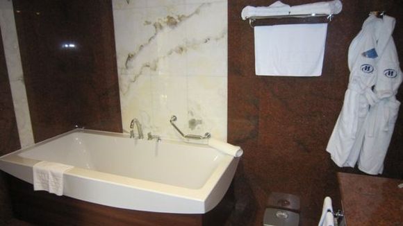 Presidential Suite - En-suite Bathroom with tub for 2 :)