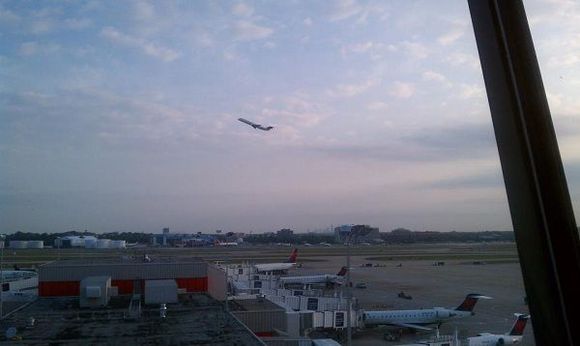PRWeezer takeoff ATL-ORD 4 27