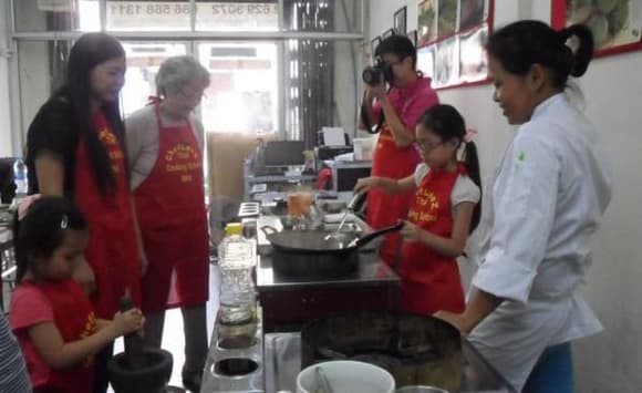 Chef LeeZ 4 &amp; 5 year old students in a private class