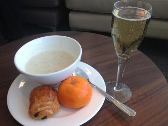 LHR galleries club south breakfast