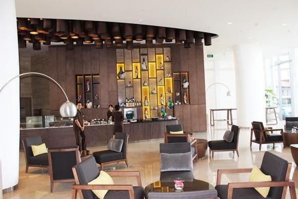 doubletree lobby lounge