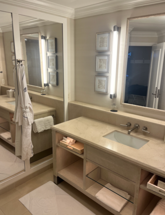 Koele King Vanity