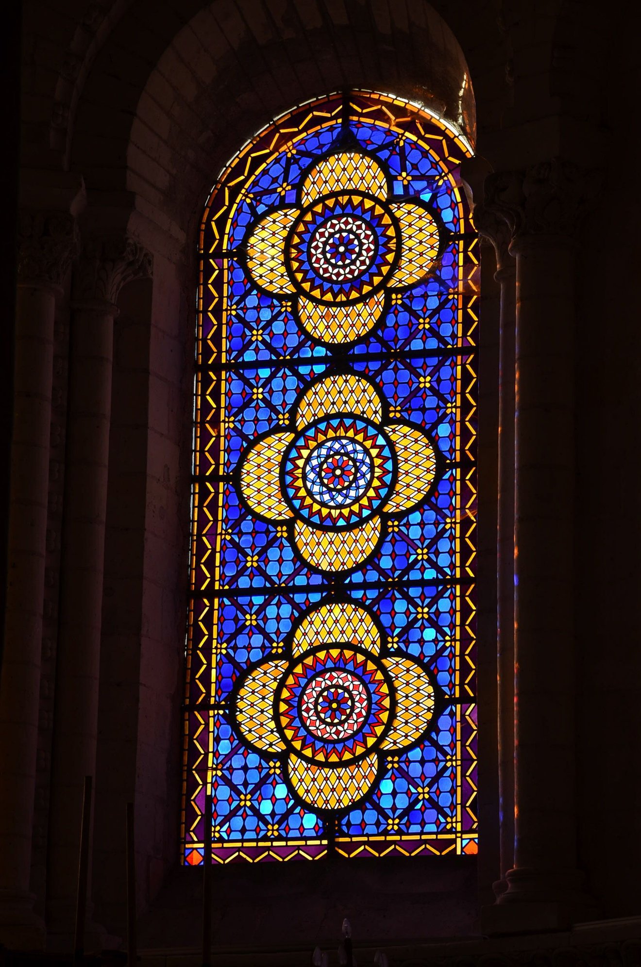 Stained glass in Collegiale St. Ours.